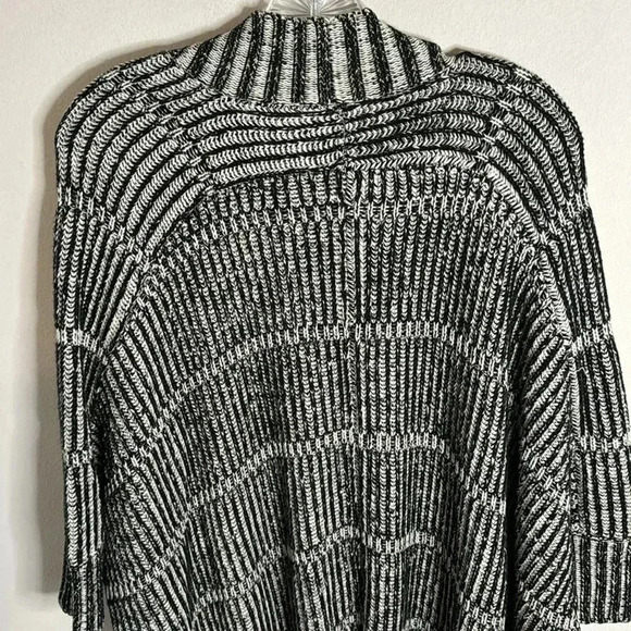 Alice + Olivia Black and White Wool Blend Nera Rib Knit Cardigan Size Medium - Picture 8 of 10